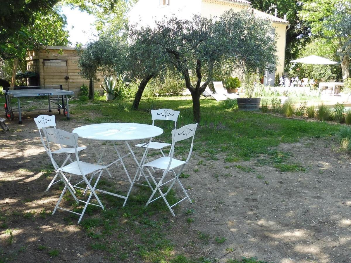 Mas Des Rabasses Panzió Le Pontet  Kültér fotó
